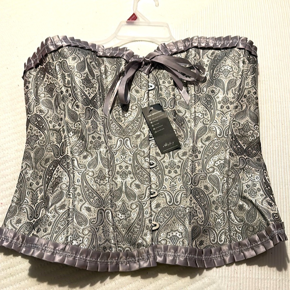 Corseterías beautiful brand new silver color size xl fit a large running small